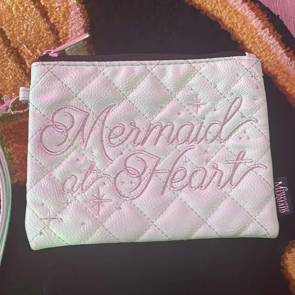 Loungefly quilted “ little mermaid” mint/silver threaded wristlet🧜🏼‍♀️🩵🤍